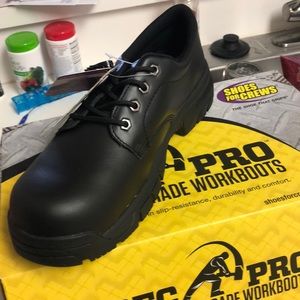 Brand new safety shoes by Shoes for Crews